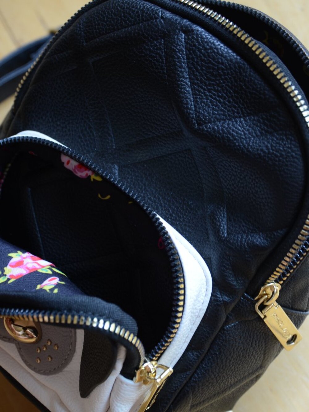 Betsey Johnson Mini Dog Face Backpack - Picture 11 of 12